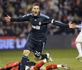 开云APP-伊拉克对阵塞内加尔，阿劳霍的自我救赎，一场跨越国界的足球史诗