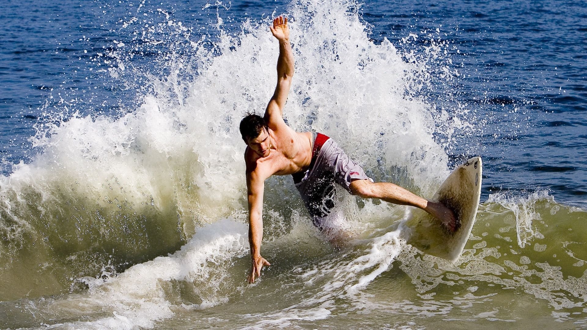 安哥拉力克克罗地亚,戈麦斯连续得分拉开差距成关键转折