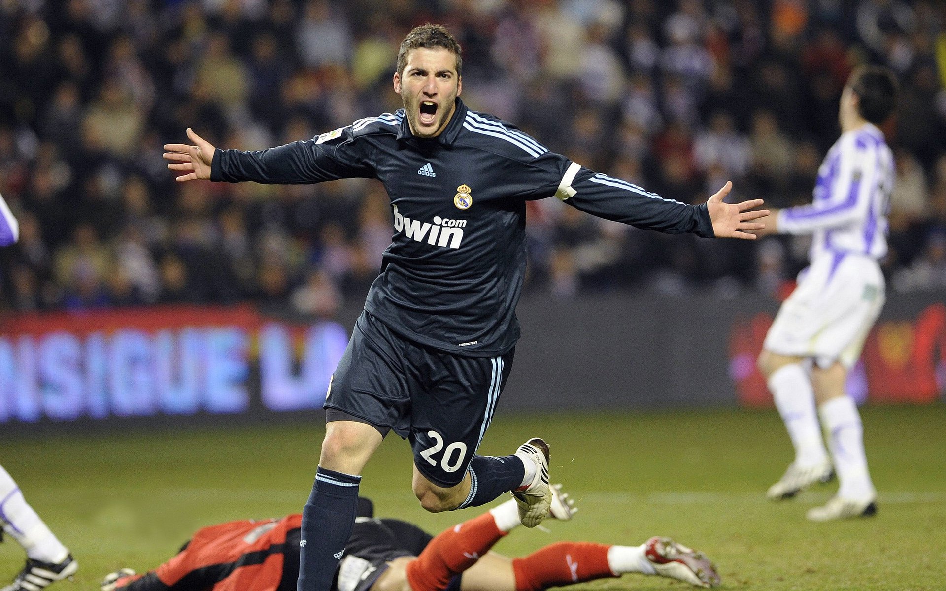 喀麦隆横扫摩纳哥，罗德里，那个在沉默中爆发的关键先生