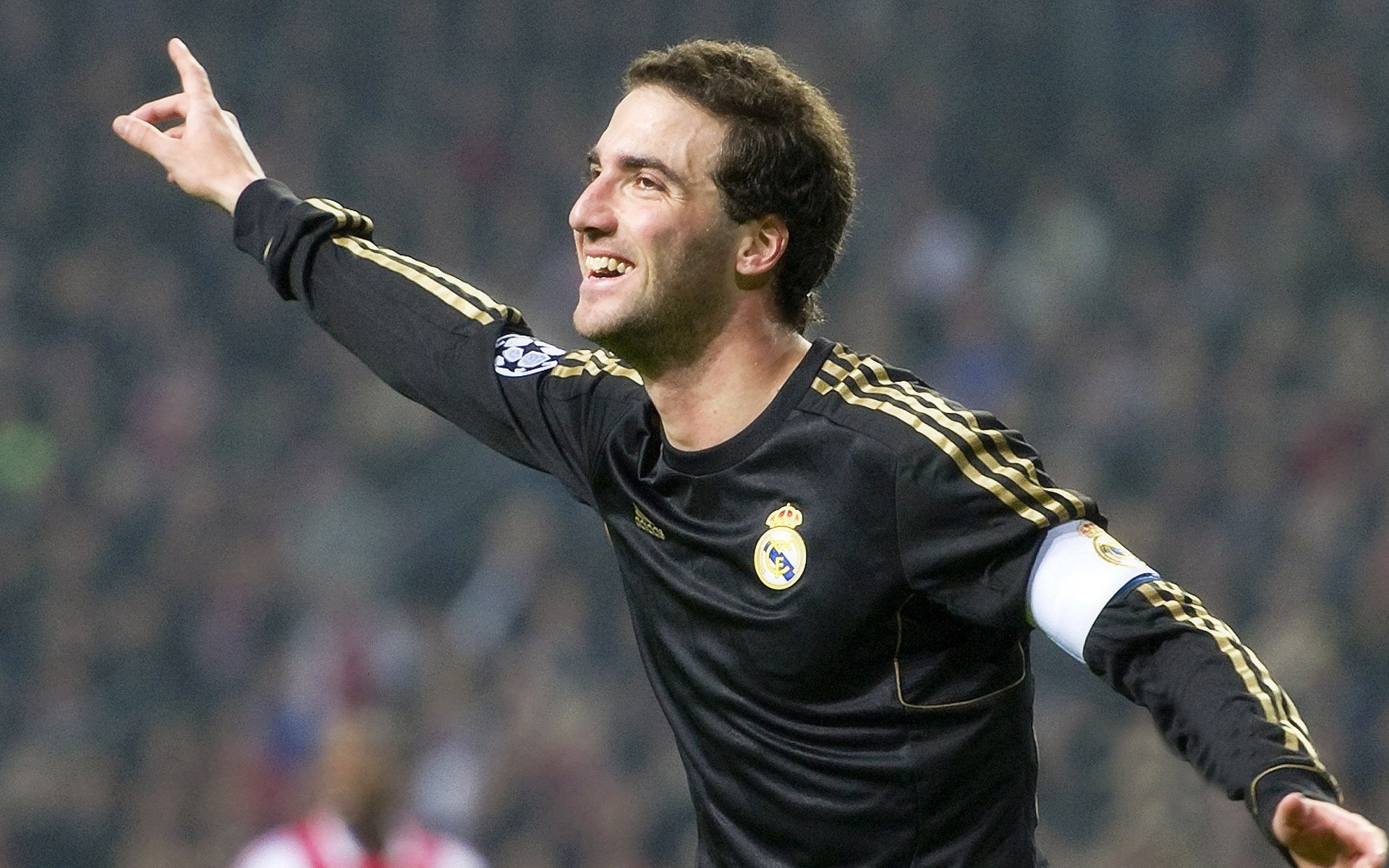 F1新赛季揭幕战之夜，姆巴佩状态火热，速度与激情的双重奏鸣